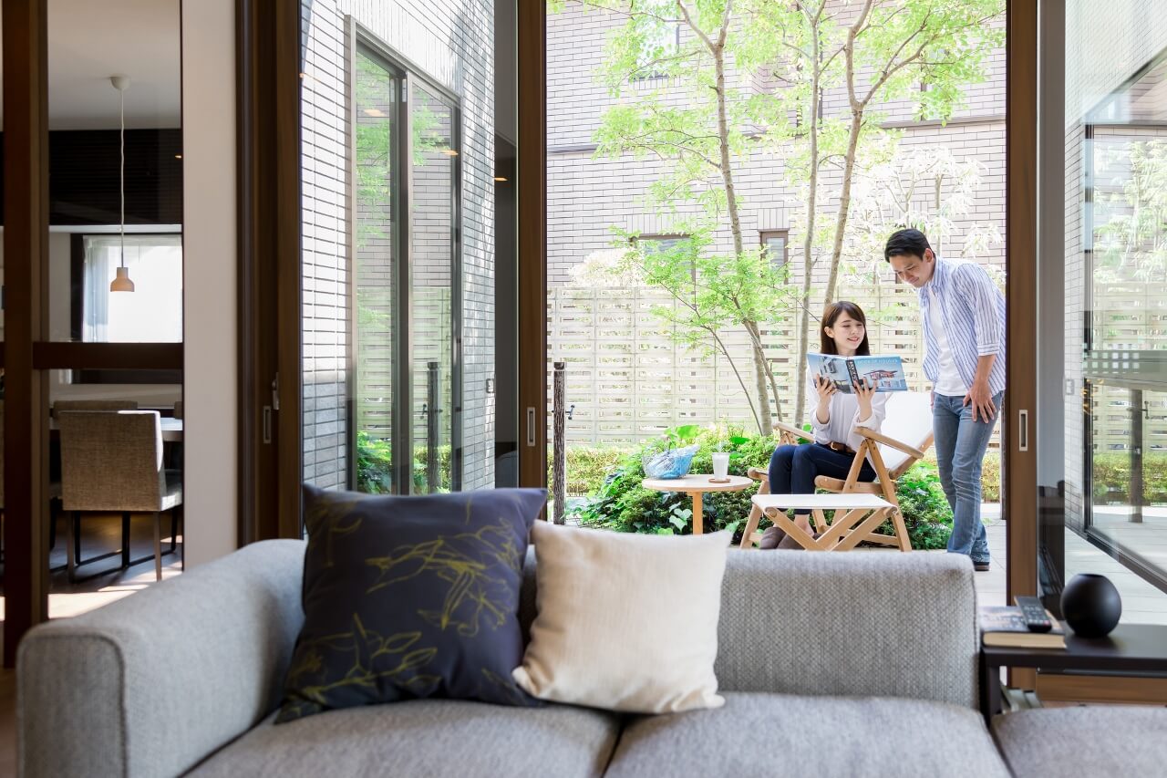 アウトドアリビングを詳しく解説！自宅の庭を極上空間にする方法
